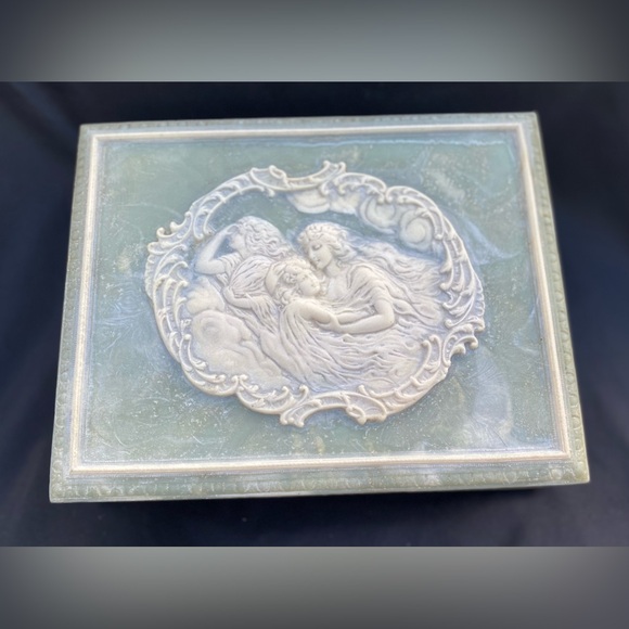 Incolay Carved Stone Hinged Jewelry Trinket Box with Compartments Gorgeous** - Picture 6 of 16